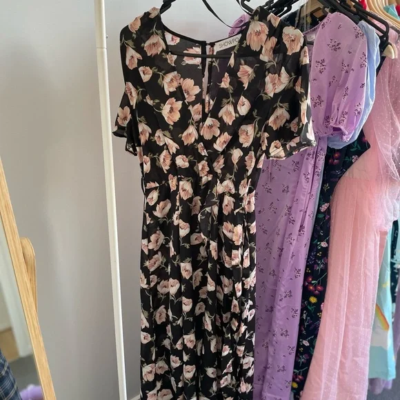 Showpo Floral Maxi Sz 8 - Picture 2 of 4